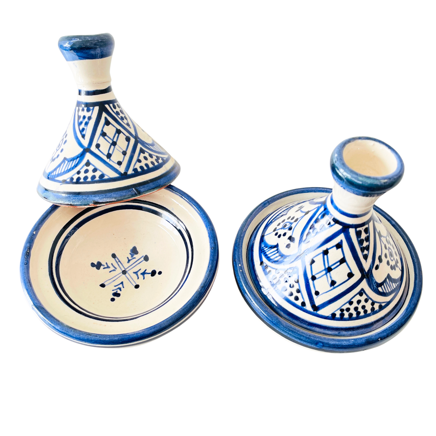 Plat tagine traditionnel en terre cuite avec couvercle décoré bleu - vue latérale