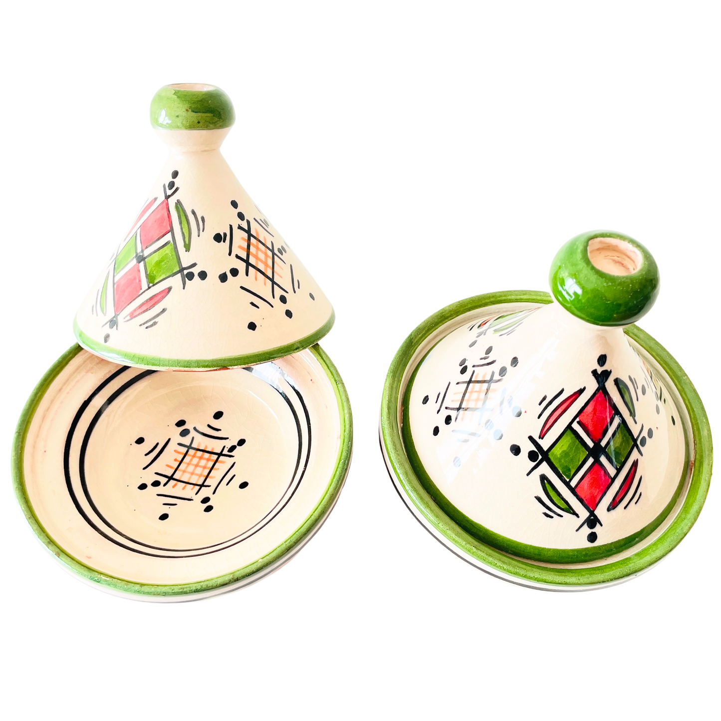 Plat tagine traditionnel en terre cuite avec couvercle doré - vue latérale